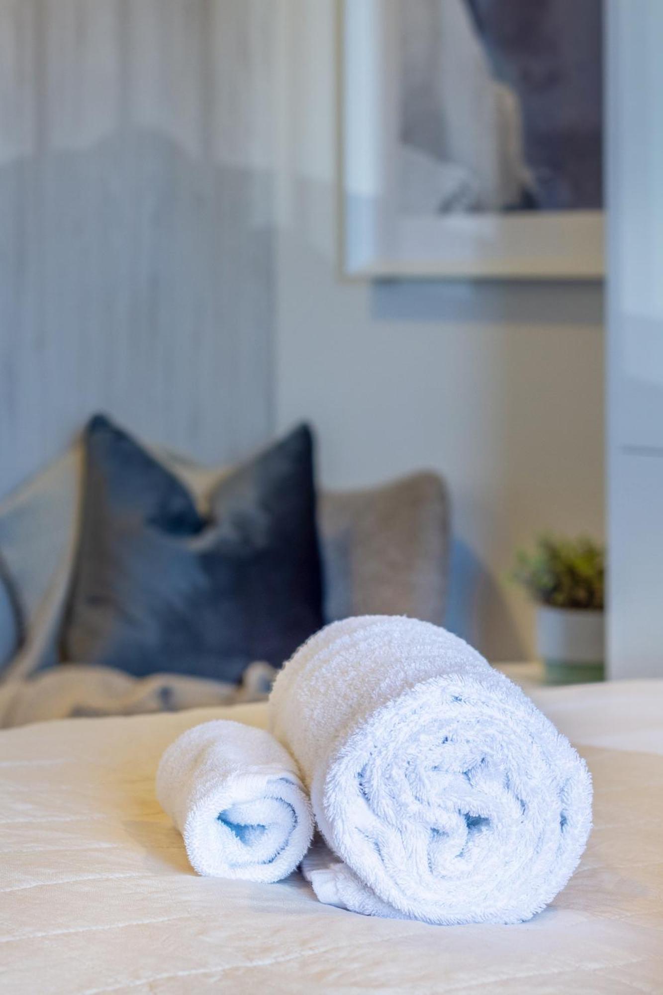 Explore From 8 Wilmer: Upper Level Cozy Studio كريستتشيرش المظهر الخارجي الصورة