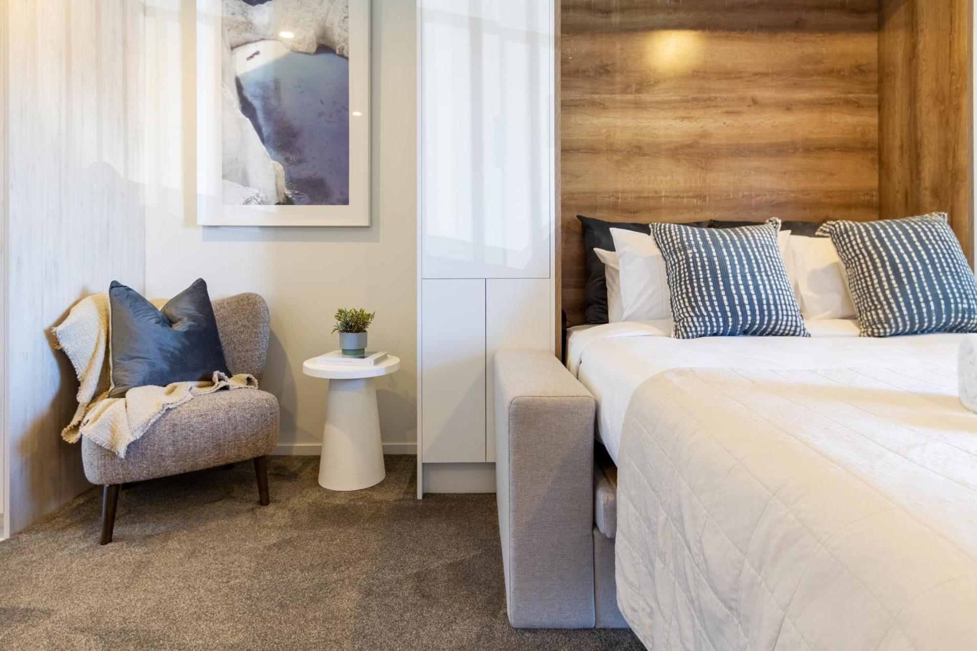 Explore From 8 Wilmer: Upper Level Cozy Studio كريستتشيرش المظهر الخارجي الصورة
