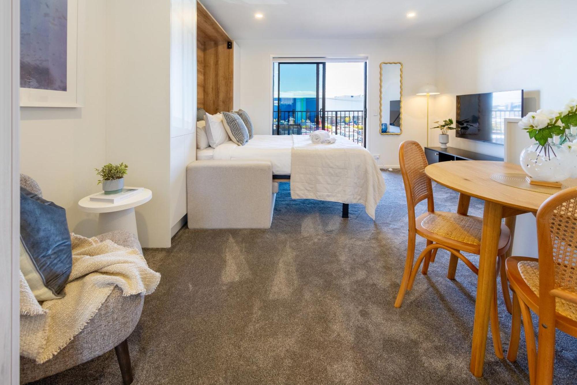 Explore From 8 Wilmer: Upper Level Cozy Studio كريستتشيرش المظهر الخارجي الصورة